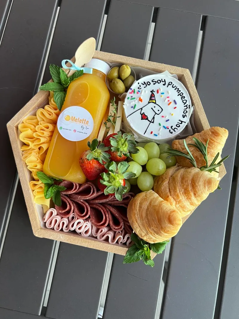 BANDEJA BENTO CAKE